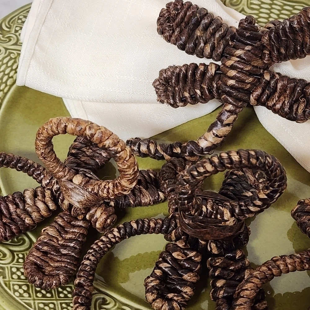 Set of 4 Wicker Rattan Woven Napkin Rings Brown 3